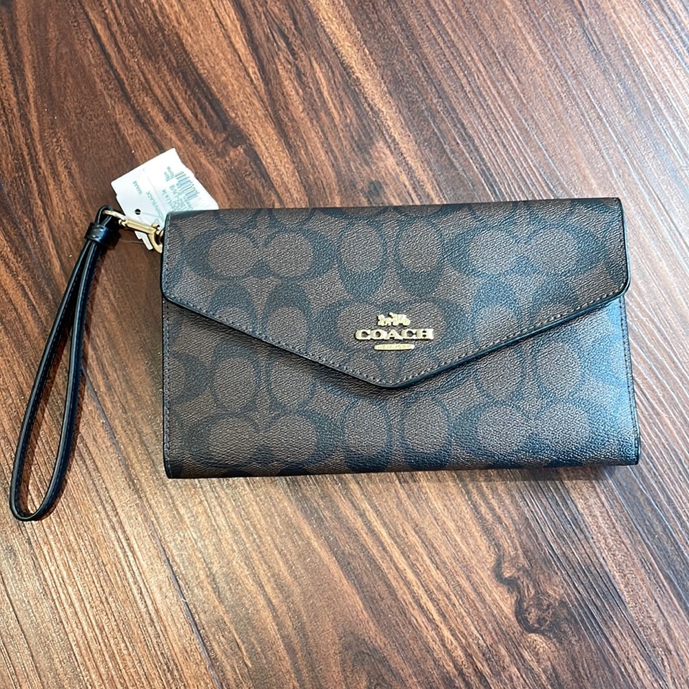 Authentic BRAND NEW with tags! Coach wristlet